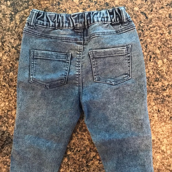 Girls 2 pairs of Jeans 1 Pink & 1 washed Blue - Picture 8 of 8